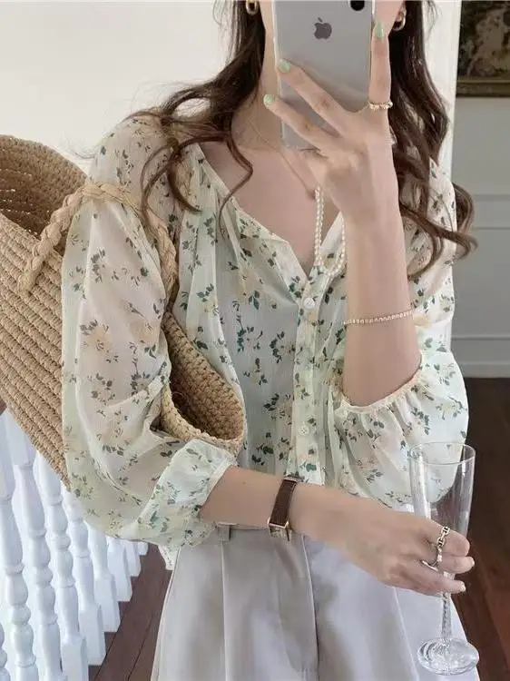 Summer Chic Vintage Loose Long Sleeve Floral Print Women's Chiffon Shirt Sweet Korean Style Half Open Collar Button down
Summer Chic Vintage Loose Long Sleeve Floral Print Women's Chiffon Shirt Sweet Korean Style Half Open Collar Button down