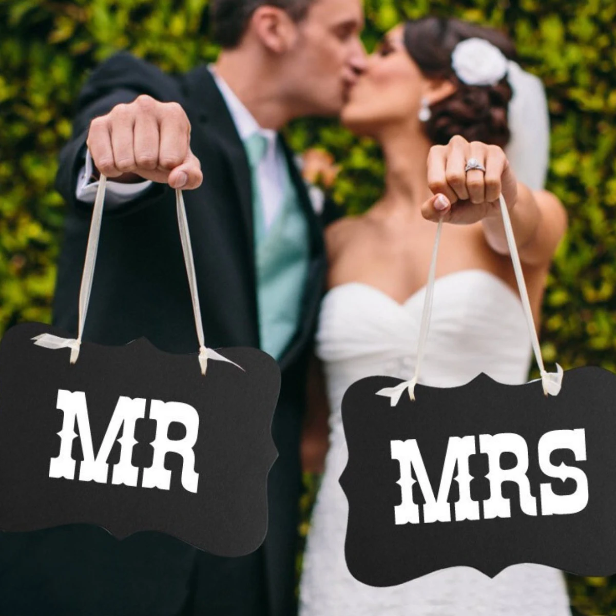 1 1 Mrs Sign White Silk Ribbons Wedding Photo Props Bride Groom Signs Hanging Photos Notes Papers Unique Decorations
1 1 Mrs Sign White Silk Ribbons Wedding Photo Props Bride Groom Signs Hanging Photos Notes Papers Unique Decorations