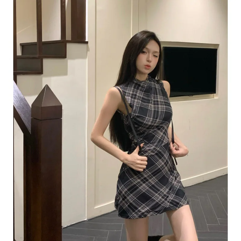 Spicy Girl Plaid Halter Neck Sleeveless Dress
Spicy Girl Plaid Halter Neck Sleeveless Dress