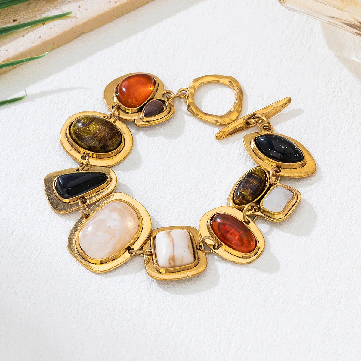 Russia Retro Style Fashion Natural Stone Geometric Glass Cap Personalized Bracelet Trendy High-end Waist Jewelry
Russia Retro Style Fashion Natural Stone Geometric Glass Cap Personalized Bracelet Trendy High-end Waist Jewelry