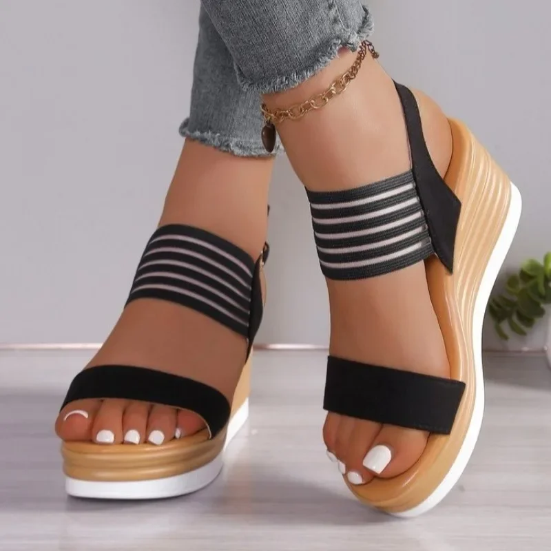 2025 Summer Lightweight Platform Sandals Plus Size Color Blocking Sole Durable Casual Commuter Shoes for Women Export Quality
2025 Summer Lightweight Platform Sandals Plus Size Color Blocking Sole Durable Casual Commuter Shoes for Women Export Quality