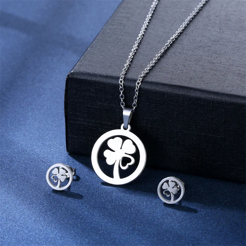 European American Jewelry Clover Necklace Ear Stud Set Women Stainless Steel Four-leaf Choker Pendant Sweater Chain Necklaces
European American Jewelry Clover Necklace Ear Stud Set Women Stainless Steel Four-leaf Choker Pendant Sweater Chain Necklaces
