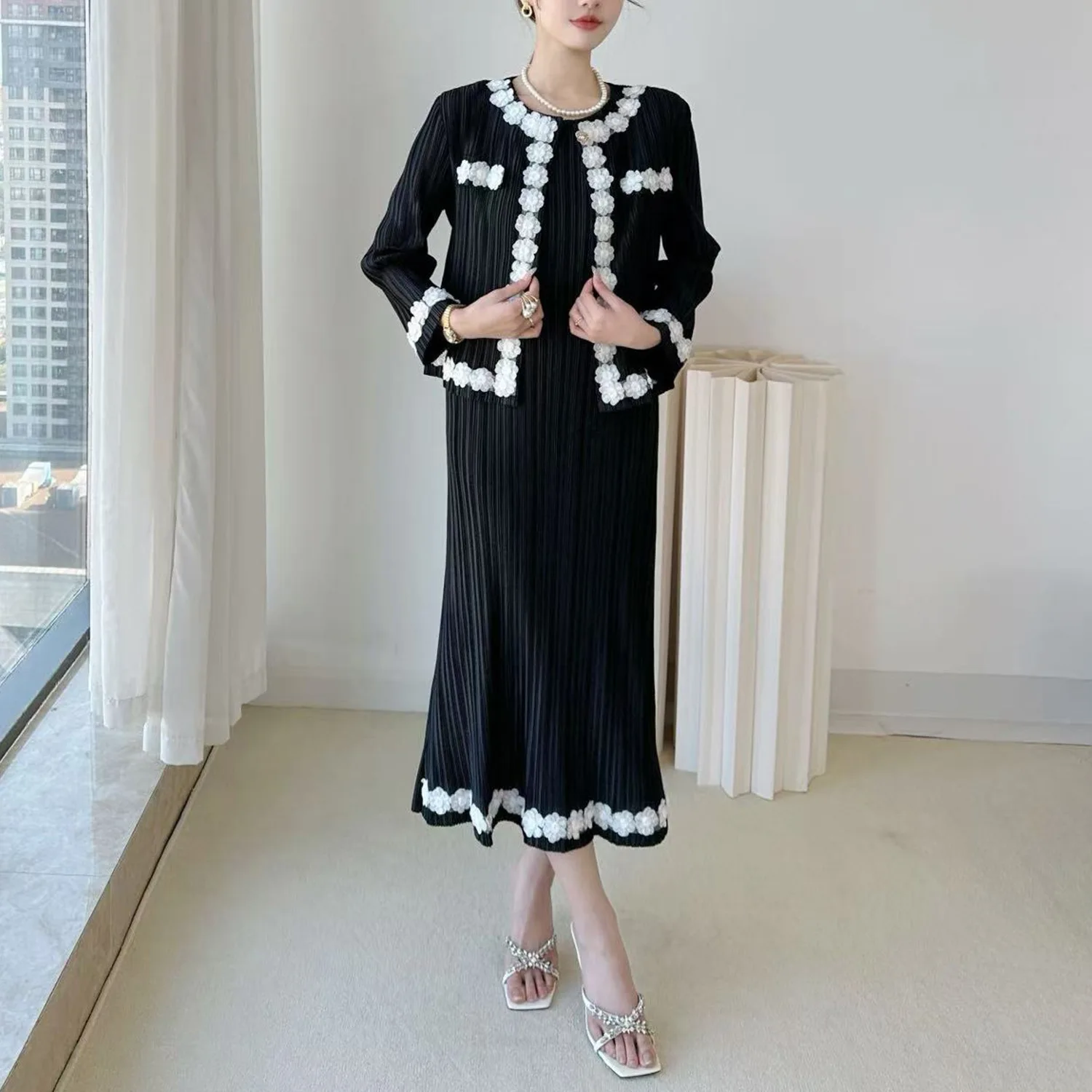 Miyake Folds 2026 Spring New Fashion Small Perfume Set Female French Commuter Cardigan Jacket Dress Two-piece Dress Yanqi Pleat
Miyake Folds 2026 Spring New Fashion Small Perfume Set Female French Commuter Cardigan Jacket Dress Two-piece Dress Yanqi Pleat