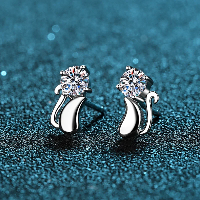 0.6ct Moissanite S925 Silver Stud Earrings for Women Plated Pt950 Musical Note Ear Studs Lover Gift Jewelry Wholesale
0.6ct Moissanite S925 Silver Stud Earrings for Women Plated Pt950 Musical Note Ear Studs Lover Gift Jewelry Wholesale