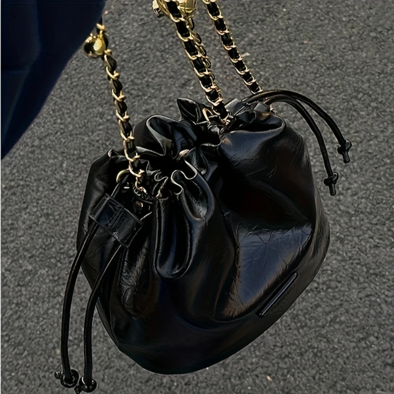 Style Bucket Shoulder Bag, Textured Drawstring Design Shoulder Chain Bag, Classic Women's Crossbody Bag
Style Bucket Shoulder Bag, Textured Drawstring Design Shoulder Chain Bag, Classic Women's Crossbody Bag