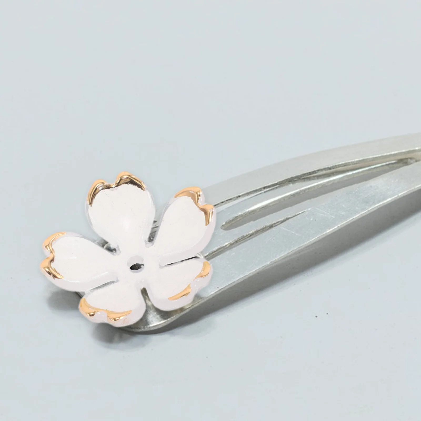 100Pcs Acrylic Cherry Blossom Charms Hairpin Making Accessories Floral Spacer Beads for DIY Headpiece Craft Jewelry Supplies 
100Pcs Acrylic Cherry Blossom Charms Hairpin Making Accessories Floral Spacer Beads for DIY Headpiece Craft Jewelry Supplies