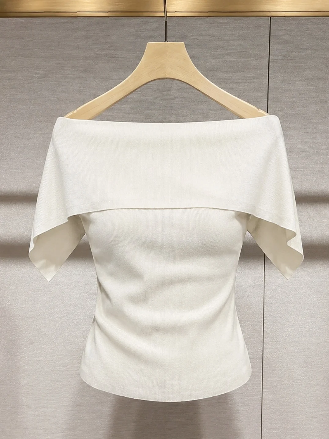 Summer Slim Fit Ice Silk Knitted T-Shirt One Shoulder Design Luxury Outerwear Stylish Versatile Women's Top Gentle Style
Summer Slim Fit Ice Silk Knitted T-Shirt One Shoulder Design Luxury Outerwear Stylish Versatile Women's Top Gentle Style