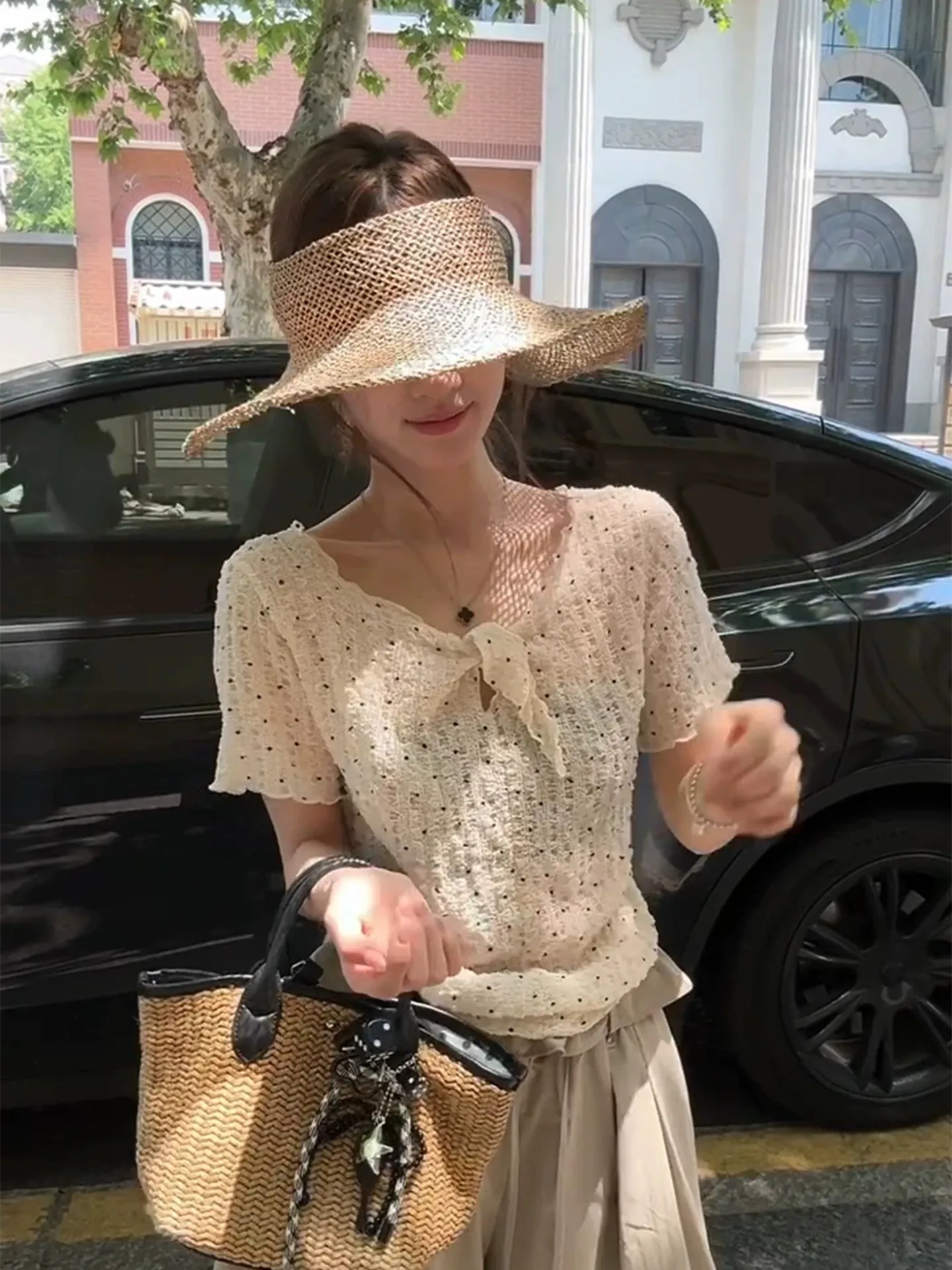 Chic Polka Dot Short Sleeve T-Shirt Women's Summer Beautiful Texture Sense Knot Top Korean Style V-neck Breathable Polyester
Chic Polka Dot Short Sleeve T-Shirt Women's Summer Beautiful Texture Sense Knot Top Korean Style V-neck Breathable Polyester