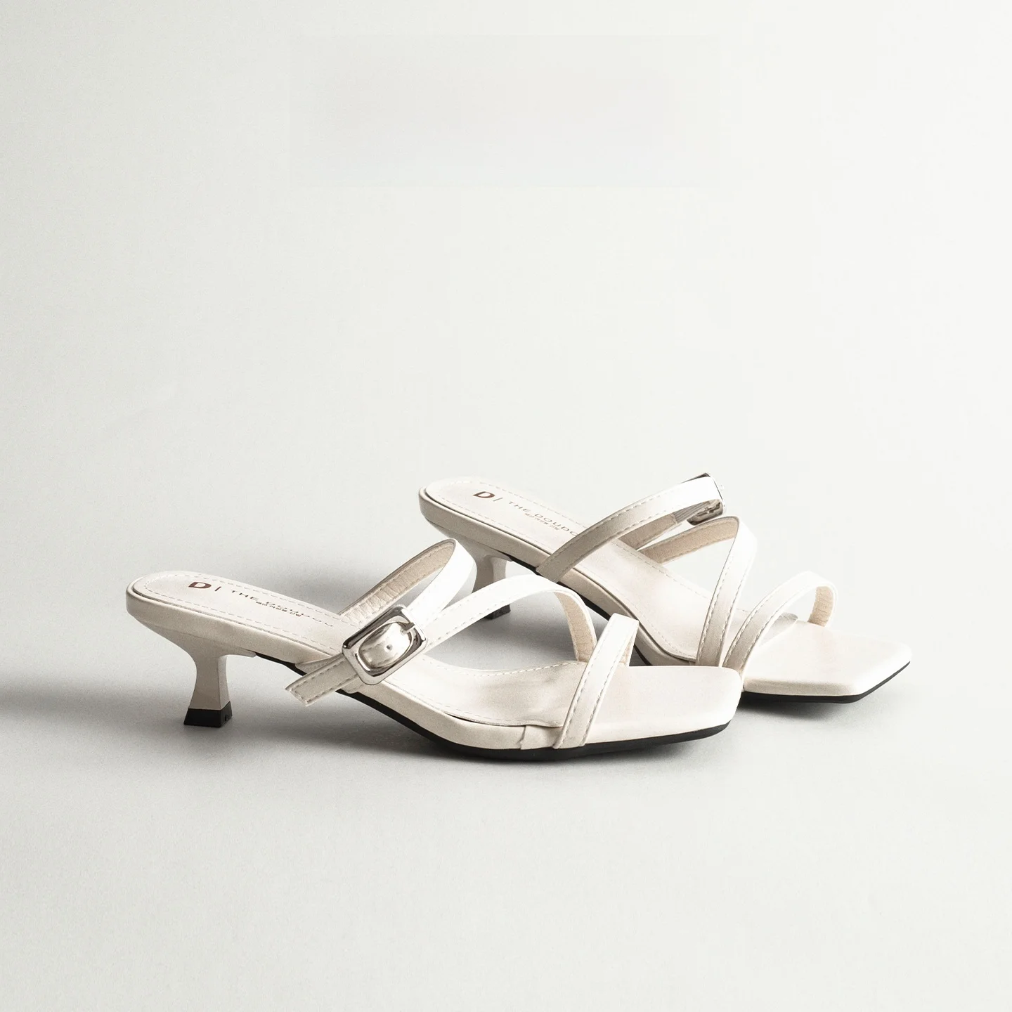 Retro High Heels Women's Versatile Fashion Square Head Casual Sandals Outdoor Wear One-Strap Open-Toe Slippers
Retro High Heels Women's Versatile Fashion Square Head Casual Sandals Outdoor Wear One-Strap Open-Toe Slippers