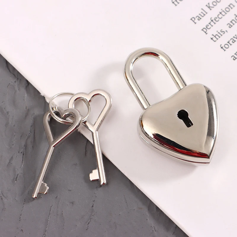 Mini Luggage Hardware Locks With Key Lock For Travel Wedding Jewelry Box Diary Book Suitcase 1Set Heart Shape Padlock
Mini Luggage Hardware Locks With Key Lock For Travel Wedding Jewelry Box Diary Book Suitcase 1Set Heart Shape Padlock