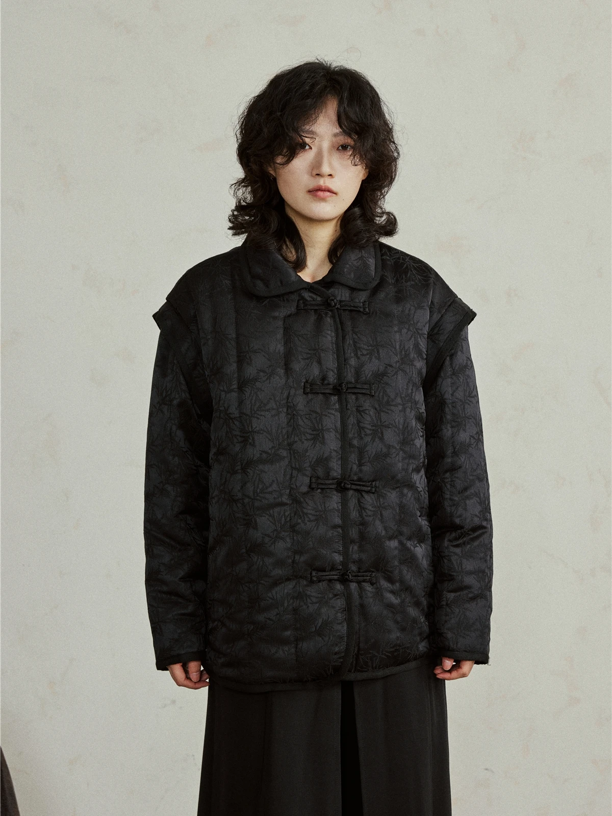 SUNYVONNE Design New Chinese Style Bamboo Leaf Pattern Satin Surface Embroidery Two-Way Wear Cotton Jacket Vest Outerwear
SUNYVONNE Design New Chinese Style Bamboo Leaf Pattern Satin Surface Embroidery Two-Way Wear Cotton Jacket Vest Outerwear