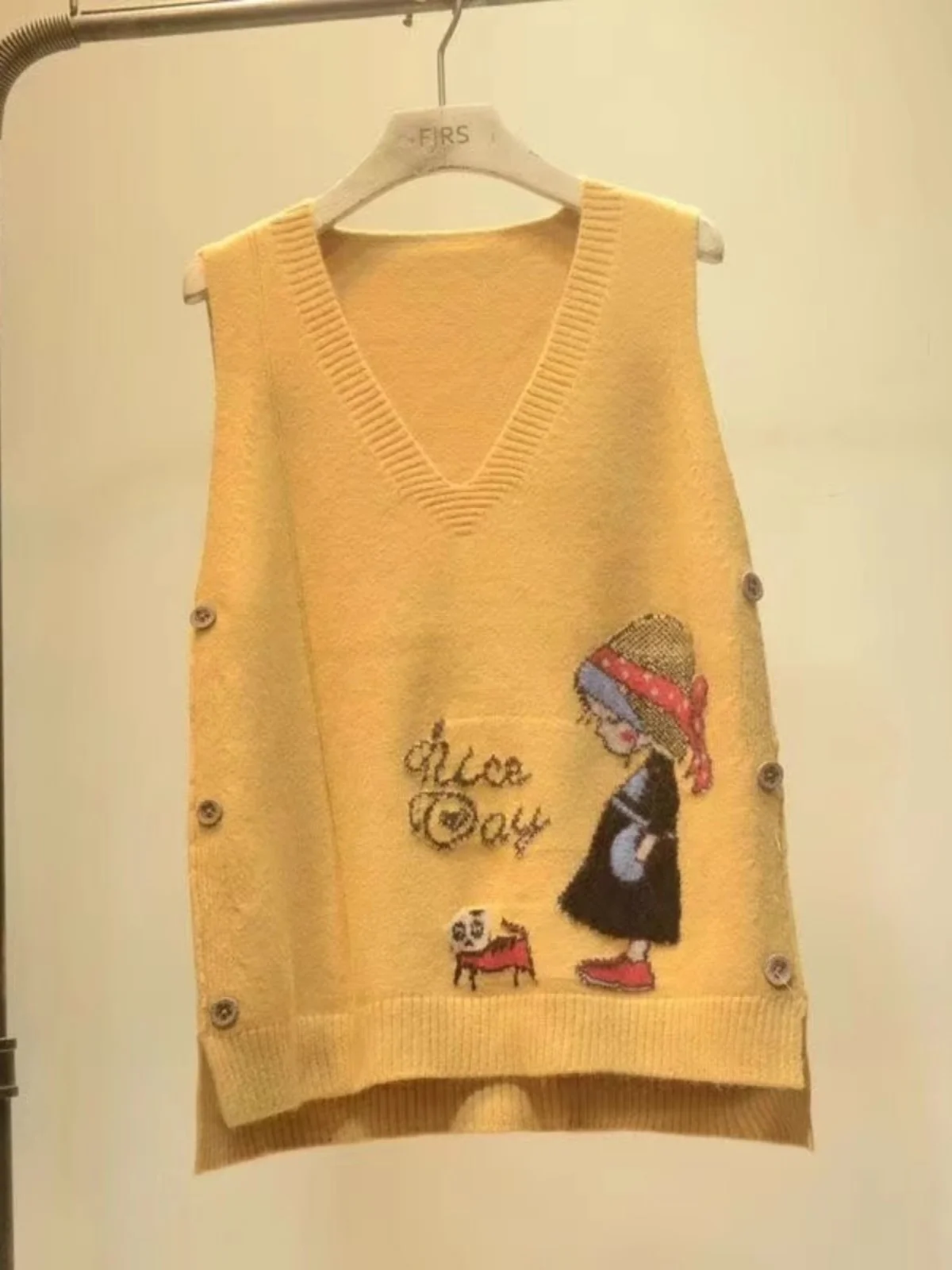 Knitted V-Ne Letter Splicing Women's Vest Spring Autumn New Sle Overhead Open Hole Line irt Bal oulder Bared
Knitted V-Ne Letter Splicing Women's Vest Spring Autumn New Sle Overhead Open Hole Line irt Bal oulder Bared
