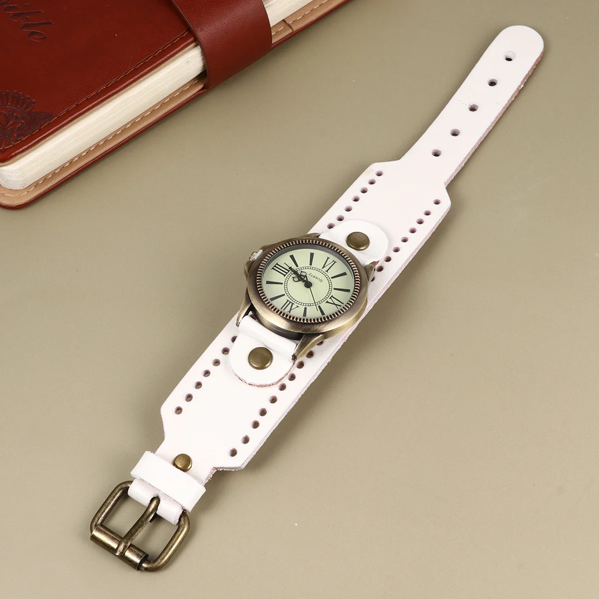 1Pcs Vintage Roman Wristwatch Retro Style Bracelet Watch Fashionable Elegant Quartz Women Birthday Wedding Gift Orange
1Pcs Vintage Roman Wristwatch Retro Style Bracelet Watch Fashionable Elegant Quartz Women Birthday Wedding Gift Orange