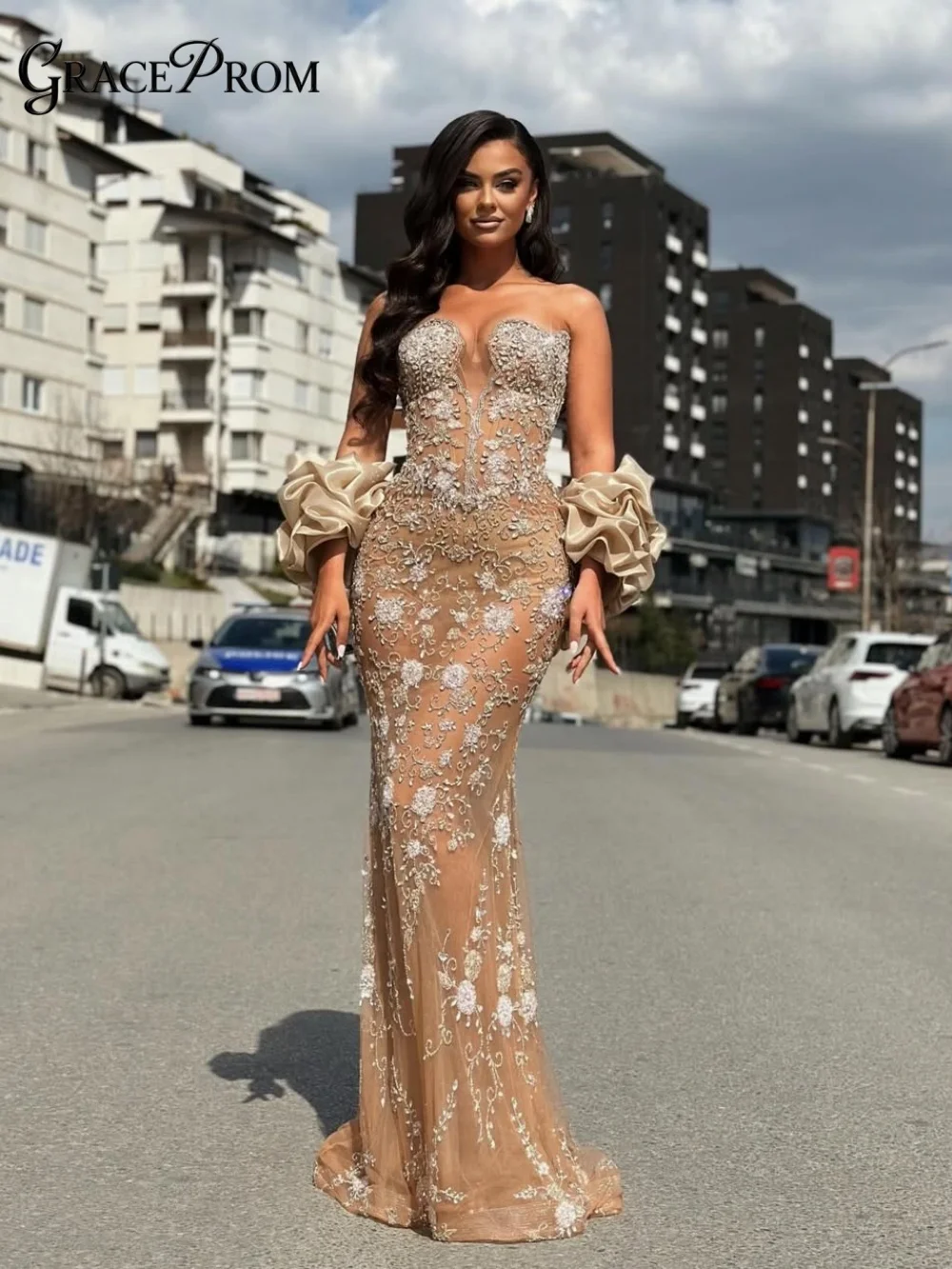 Stunning Nude Sheer Mesh Strapless Party Dress Majestic Floral Beaded Ruffled Sleeve Evening Gown For Wedding Guests فساتين سهرة
Stunning Nude Sheer Mesh Strapless Party Dress Majestic Floral Beaded Ruffled Sleeve Evening Gown For Wedding Guests فساتين سهرة