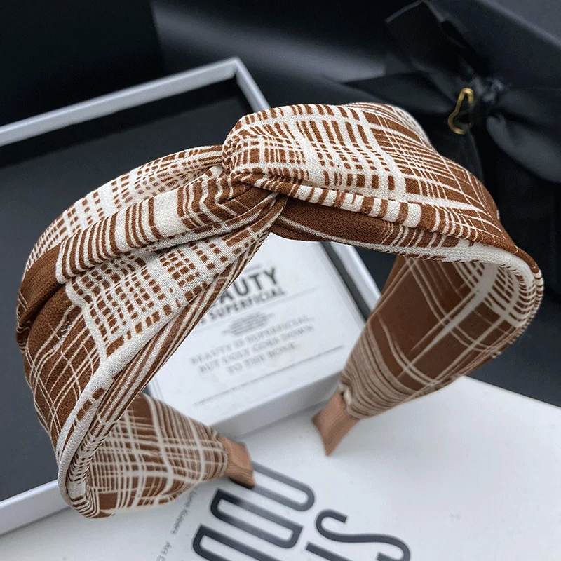 Melad coffee striped fabric hair clip for women's fashion new versatile hair tie headband with wide edge compression headband
Melad coffee striped fabric hair clip for women's fashion new versatile hair tie headband with wide edge compression headband