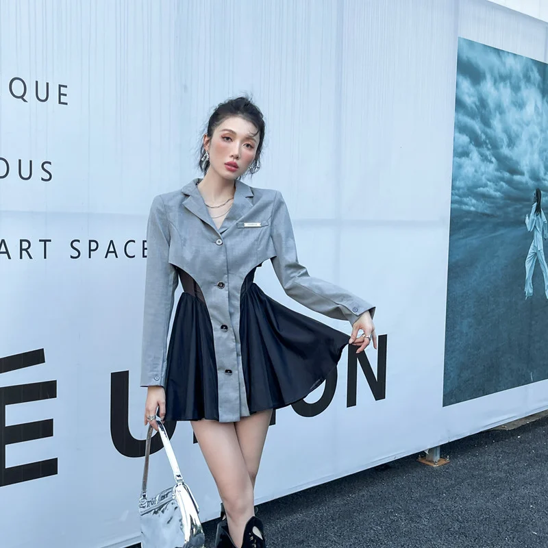 2023 Women Clothing Dress Design Sense Mesh Stitching Black Gray Contrast Simple Polo Collar Casual Temperament Mid-length Skirt
2023 Women Clothing Dress Design Sense Mesh Stitching Black Gray Contrast Simple Polo Collar Casual Temperament Mid-length Skirt