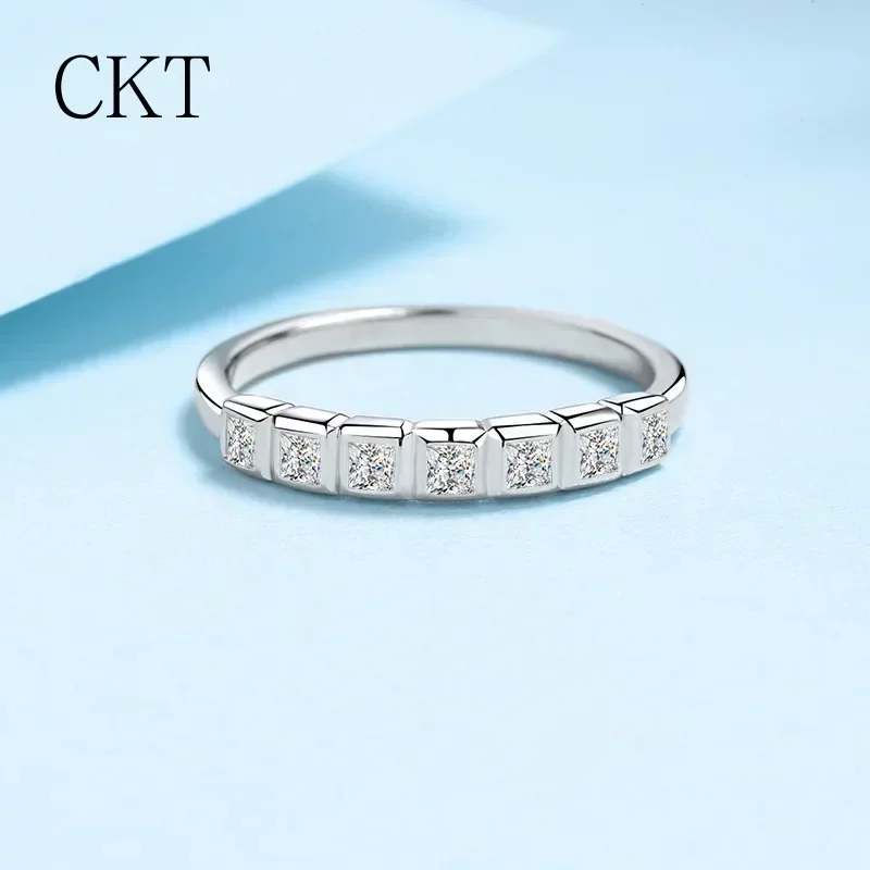 18K White Gold Luxury Platinum Row Diamond 0.56 Carat Moissanite Rings for Women Pt950 Simple Temperament Models Fine Jewelry
18K White Gold Luxury Platinum Row Diamond 0.56 Carat Moissanite Rings for Women Pt950 Simple Temperament Models Fine Jewelry