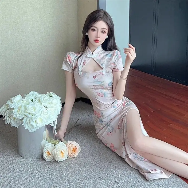 Daily Improved Cheongsam Dress for Women 2025 New Retro Print Slim Fit and Sexy Slit Temperament
Daily Improved Cheongsam Dress for Women 2025 New Retro Print Slim Fit and Sexy Slit Temperament