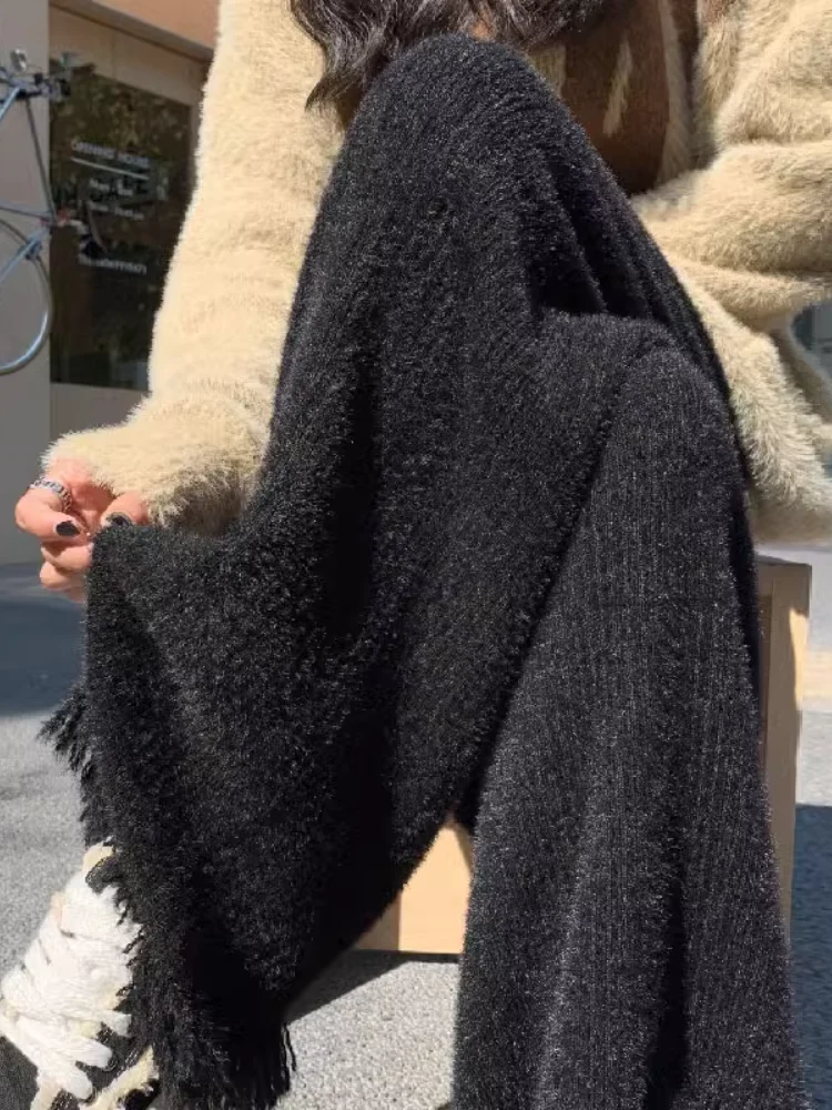 Женские повседневные широкие брюки из трикотажа на флисовой подкладке с бахромой, осенне-зимние, утепленные, с дизайнерским акцентом
Женские повседневные широкие брюки из трикотажа на флисовой подкладке с бахромой, осенне-зимние, утепленные, с дизайнерским акцентом