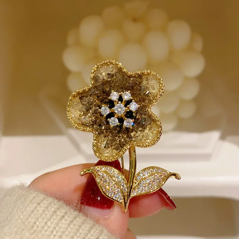 CC Elegant Brooch Gradient Grey Small Flower Shape Scarf Clasp Super Flash Zirconia Coat Pins High-end Pin Valentine's Gifts B56
CC Elegant Brooch Gradient Grey Small Flower Shape Scarf Clasp Super Flash Zirconia Coat Pins High-end Pin Valentine's Gifts B56