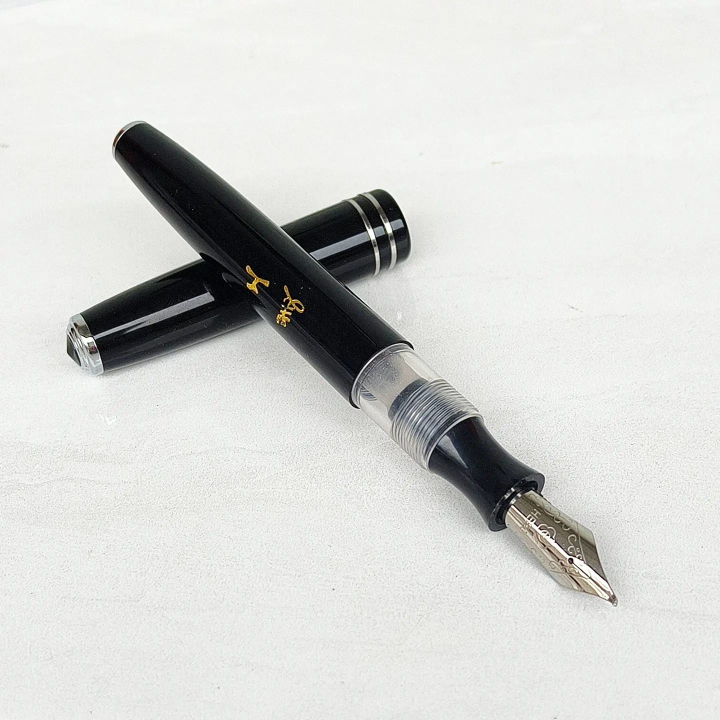 Перьевая ручка Retro Hero 856 с изогнутым пером, поворотным колпачком, для каллиграфии, для учителей для проверки домашних заданий
Перьевая ручка Retro Hero 856 с изогнутым пером, поворотным колпачком, для каллиграфии, для учителей для проверки домашних заданий