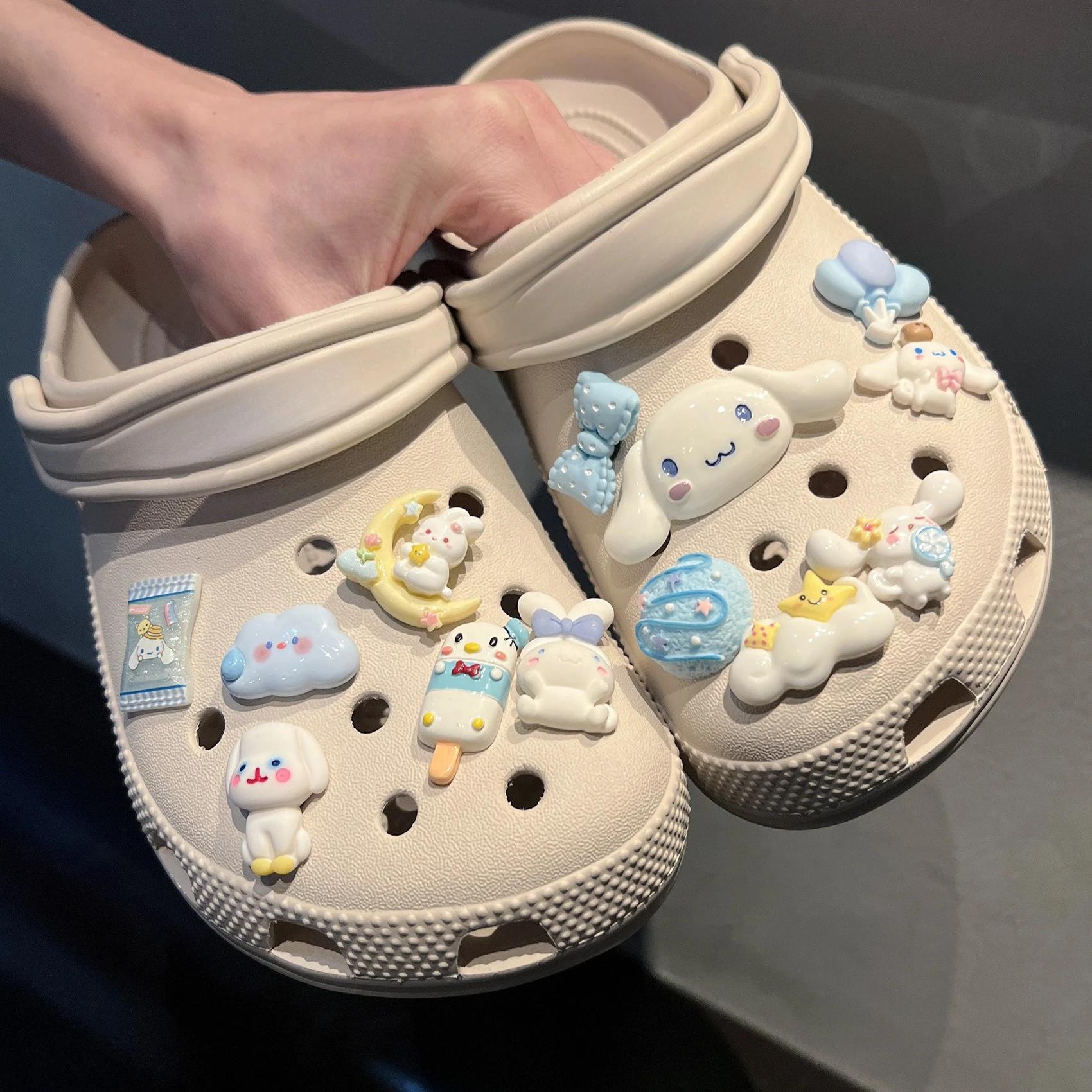 MINISO Cloud & Ice Cream Theme Cinamonroll Shoes Charms Set Removable Shoe Accessories for Girls Summer Sandals Decoration Gift
MINISO Cloud & Ice Cream Theme Cinamonroll Shoes Charms Set Removable Shoe Accessories for Girls Summer Sandals Decoration Gift