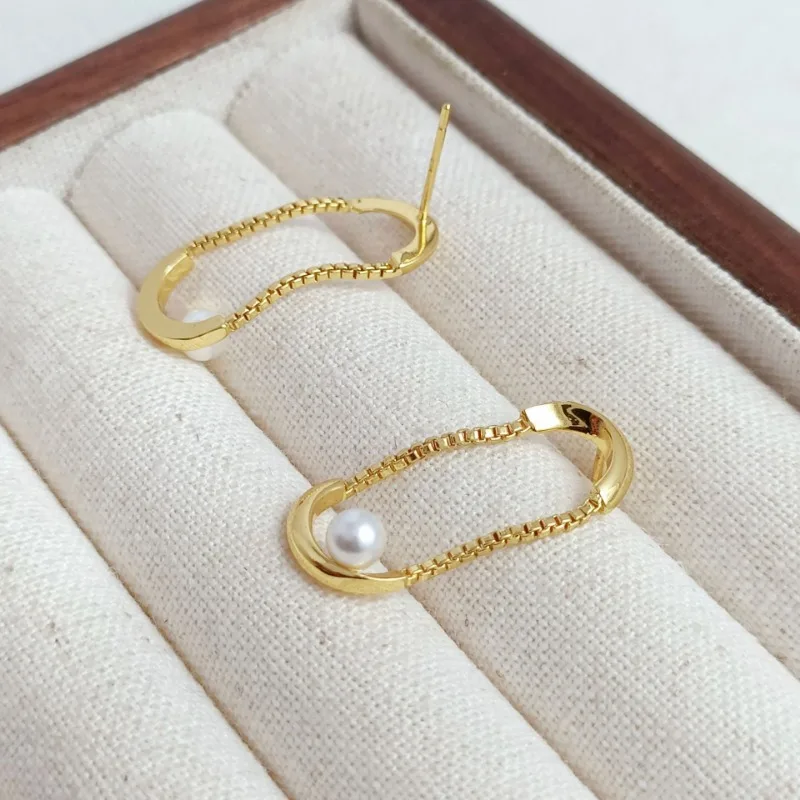 French-shaped Simple Bead Stud Earrings, Women's Xiaoxiang Temperament Design Sense Earrings, Advanced Sense Qingdao Earrings
French-shaped Simple Bead Stud Earrings, Women's Xiaoxiang Temperament Design Sense Earrings, Advanced Sense Qingdao Earrings