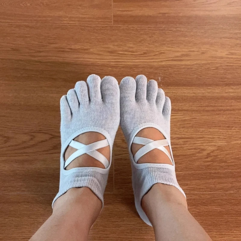 Женские летние носки для йоги, хлопковые спортивные носки с перекрестными ремешками и пятью пальцами, профессиональные нескользящие носки-тапочки для пилатеса, тренажерного зала, танцев и фитнеса
Женские летние носки для йоги, хлопковые спортивные носки с перекрестными ремешками и пятью пальцами, профессиональные нескользящие носки-тапочки для пилатеса, тренажерного зала, танцев и фитнеса