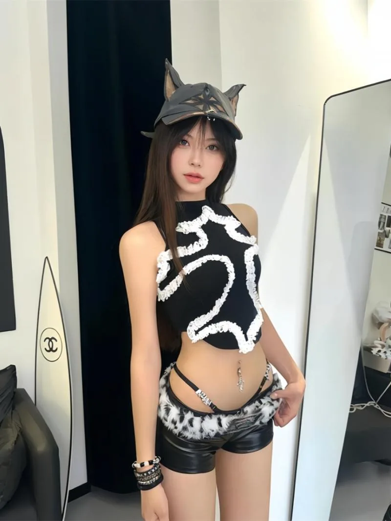 New Summer Sexy Office Lady O Neck Sleeveless Tank Tops Y2k Aesthetic Pleated Apliques Design Girl Camisole Harajuku Punk Tops
New Summer Sexy Office Lady O Neck Sleeveless Tank Tops Y2k Aesthetic Pleated Apliques Design Girl Camisole Harajuku Punk Tops