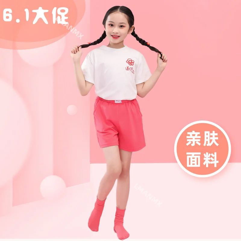 Children's performance costume for Children's Day gives you a small red flower. Same style dance performance costume set
Children's performance costume for Children's Day gives you a small red flower. Same style dance performance costume set