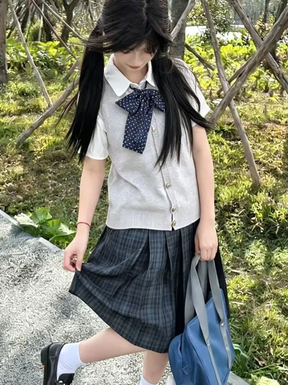 Anime Seaweed Original JK Uniform Set Light Grey Knitted Open Cardigan Vest Layered Basic Shirt with Long Skirt Fashion Ensemble
Anime Seaweed Original JK Uniform Set Light Grey Knitted Open Cardigan Vest Layered Basic Shirt with Long Skirt Fashion Ensemble