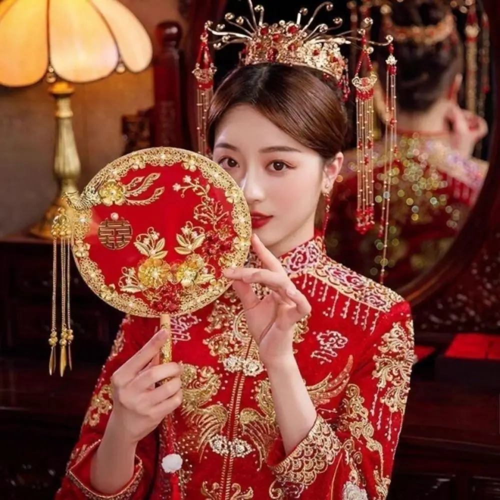 Elegant Chinese Style Bride Group Fan Handmade Vintage Bride Hand Held Fan Flower Xiuhe Fan Hanfu Fan Dance Performance
Elegant Chinese Style Bride Group Fan Handmade Vintage Bride Hand Held Fan Flower Xiuhe Fan Hanfu Fan Dance Performance