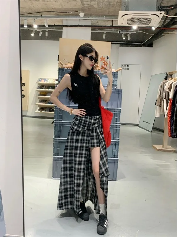 Women's High Waist Slim Fit Black T-Shirt And Plaid Skirt Two Piece Set Korean Style Summer Fashion Breathable Light Weight
Women's High Waist Slim Fit Black T-Shirt And Plaid Skirt Two Piece Set Korean Style Summer Fashion Breathable Light Weight