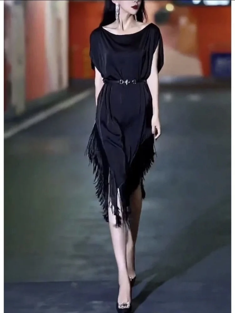 European Style Fringe Satin Dress2025Summer New Cool Style Waist-Cinching Slimming Black Mid-Length Dress
European Style Fringe Satin Dress2025Summer New Cool Style Waist-Cinching Slimming Black Mid-Length Dress
