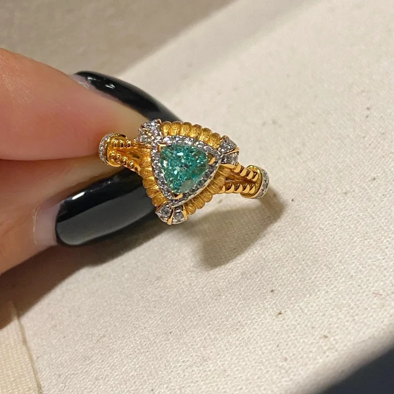 Classic luxury Twists triangle aquamarine rings for women inlaid with fashion exquisite mint green ring banquet jewelry gift
Classic luxury Twists triangle aquamarine rings for women inlaid with fashion exquisite mint green ring banquet jewelry gift
