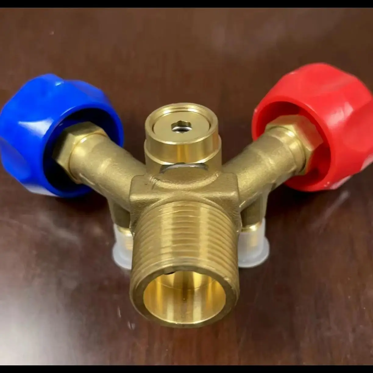 Special cylinder valve for refrigerant recovery and refueling, anti-explosion refrigerant cylinder switch hand valve(1 pcs)
Special cylinder valve for refrigerant recovery and refueling, anti-explosion refrigerant cylinder switch hand valve(1 pcs)