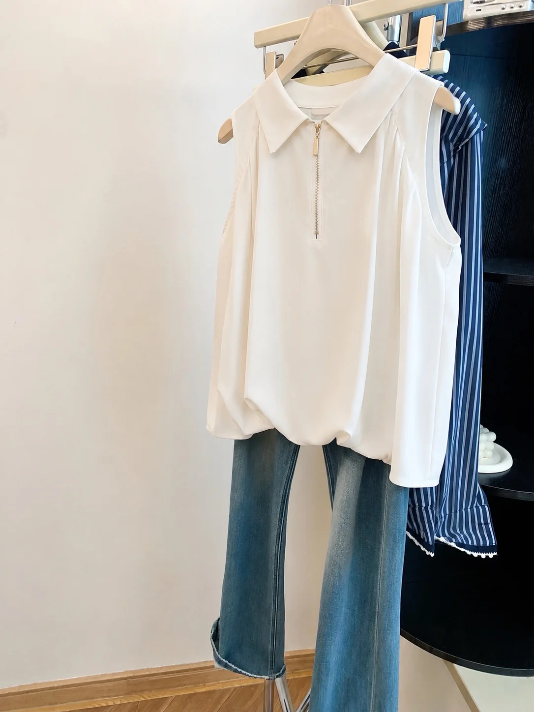 White Zipper Sleeveless Shirt Casual Loose Fit Commute Versatile Slimming Summer Top for Men And Women
White Zipper Sleeveless Shirt Casual Loose Fit Commute Versatile Slimming Summer Top for Men And Women
