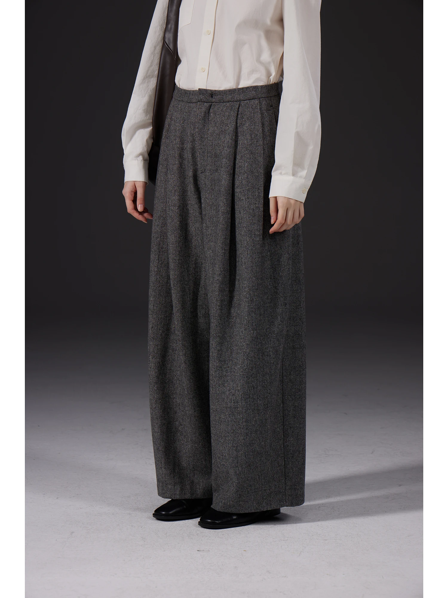 Брюки Endured Collection 09 из смесовой шерсти с эластичным поясом, широкие штанины, плотная ткань, удобные повседневные брюки
Брюки Endured Collection 09 из смесовой шерсти с эластичным поясом, широкие штанины, плотная ткань, удобные повседневные брюки