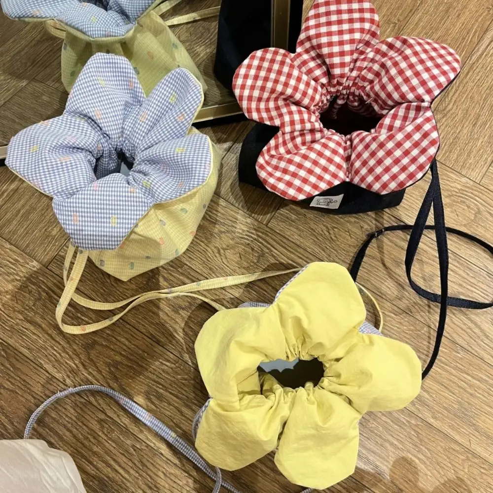 Casual Plaid Flower Drawstring Bag Cloth Cute Bundle Pocket Portable Storage Bag ins Shoulder Bag Student
Casual Plaid Flower Drawstring Bag Cloth Cute Bundle Pocket Portable Storage Bag ins Shoulder Bag Student