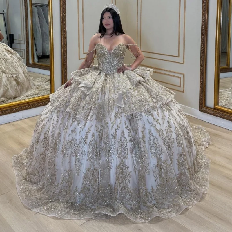 Блестящие платья Quinceanera цвета шампанского, бальное платье с открытыми плечами, аппликация с блестками, кружево, бисер, хрустальный бант, корсет для вечеринки, дня рождения
Блестящие платья Quinceanera цвета шампанского, бальное платье с открытыми плечами, аппликация с блестками, кружево, бисер, хрустальный бант, корсет для вечеринки, дня рождения