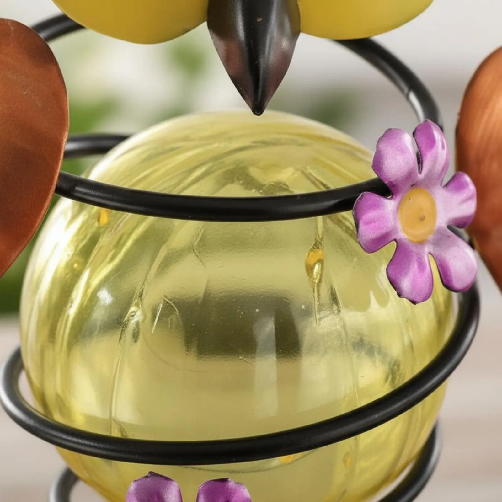 Solar Bee Lamp Weatherproof Hanging Bee Lantern Outdoor Lighting Metal Construction for Balcony
Solar Bee Lamp Weatherproof Hanging Bee Lantern Outdoor Lighting Metal Construction for Balcony