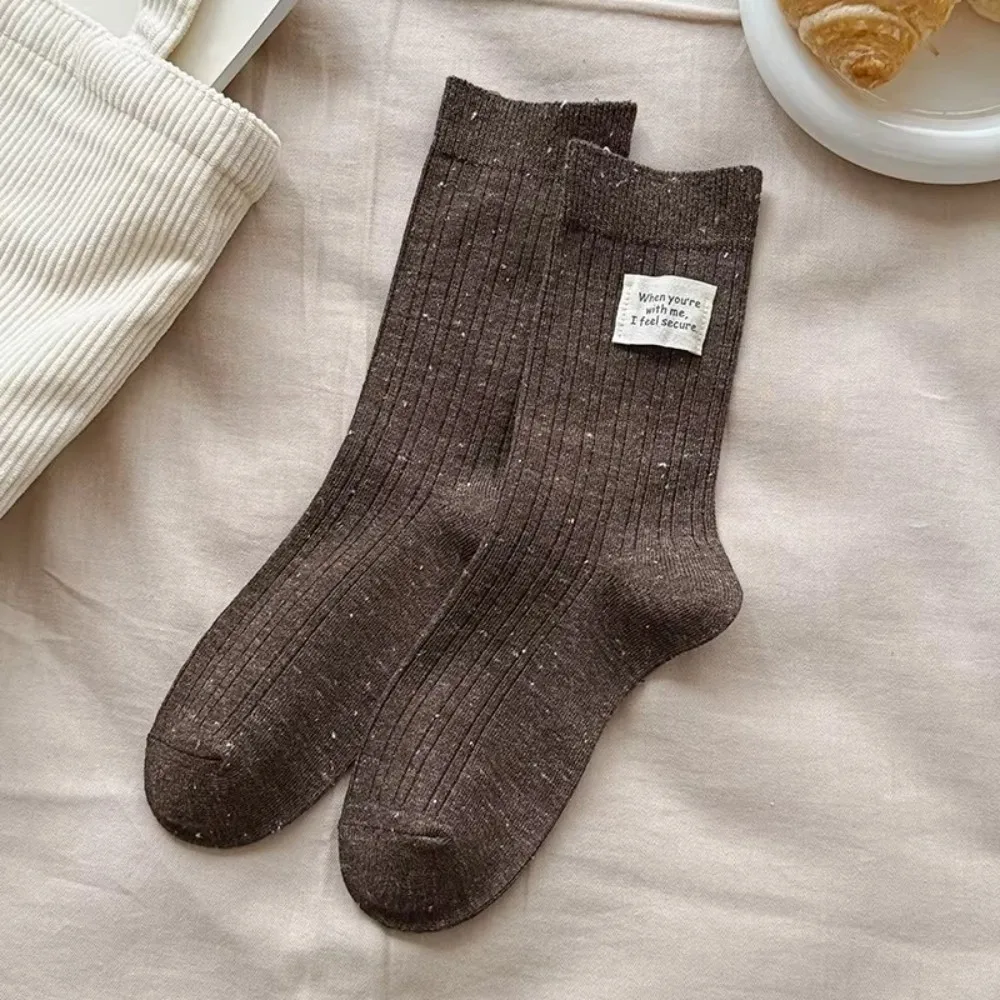 Удобные простые женские носки с буквами, повседневные носки средней длины в корейском стиле, впитывающие пот, дышащие носки для девочек
Удобные простые женские носки с буквами, повседневные носки средней длины в корейском стиле, впитывающие пот, дышащие носки для девочек
