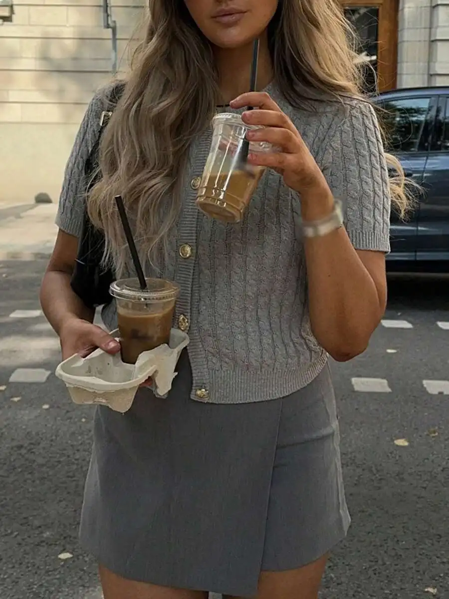 Womens Cable Knit Cardigan Solid Color Round Neck Short Sleeve Button Front Crop Sweater
Womens Cable Knit Cardigan Solid Color Round Neck Short Sleeve Button Front Crop Sweater