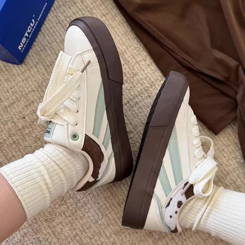 Peppermint Milk American Retro Multi-Purpose Student White Sneakers for Women2026New Style Athletic Thick-Soled Leisure Sneakers
Peppermint Milk American Retro Multi-Purpose Student White Sneakers for Women2026New Style Athletic Thick-Soled Leisure Sneakers