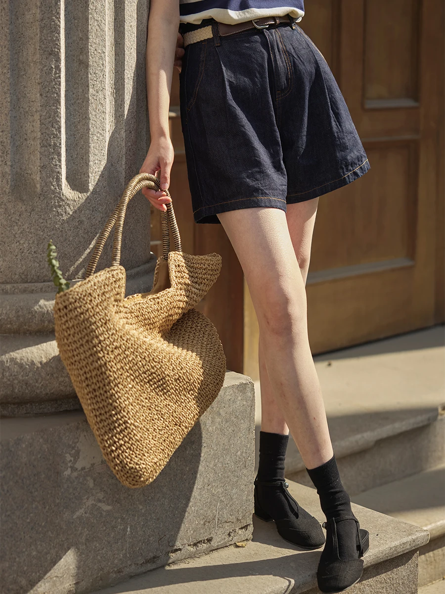 Moofeel High Waist Dark Wash Retro Fashion Loose Wide Leg Denim Shorts Women's High Waist Fashionable Shorts Summer 2023
Moofeel High Waist Dark Wash Retro Fashion Loose Wide Leg Denim Shorts Women's High Waist Fashionable Shorts Summer 2023