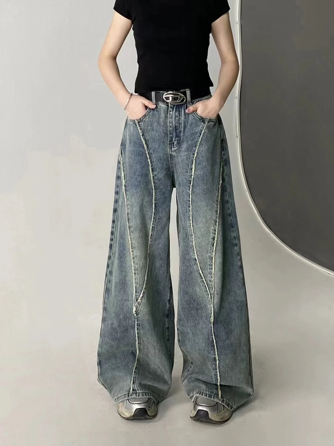 ADC 2025 Spring/Summer New American Street Hip Hop Men's and Women's Trendy Straight Wash Jeans Couple Loose FlaredPants
ADC 2025 Spring/Summer New American Street Hip Hop Men's and Women's Trendy Straight Wash Jeans Couple Loose FlaredPants