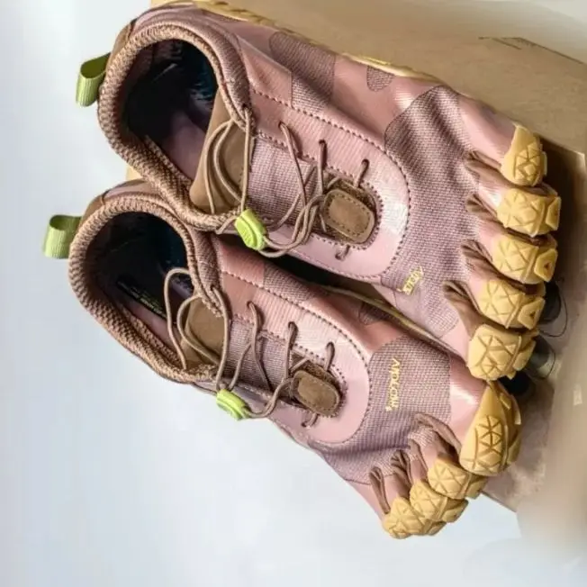 Professional Rally Shoes Weightlifting Shoes Men Women Barefoot Fitness Lightweight Sports Hard Pulling Shoes
Professional Rally Shoes Weightlifting Shoes Men Women Barefoot Fitness Lightweight Sports Hard Pulling Shoes