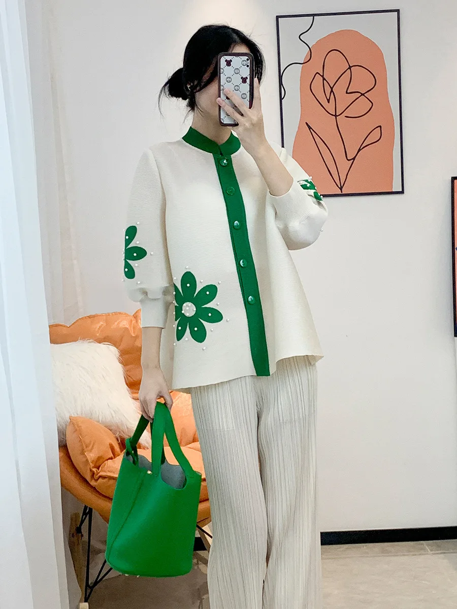 Pleated Fashion Color Matching Beaded Collar Coat Women's Spring New Slim Slim Cardigan Top
Pleated Fashion Color Matching Beaded Collar Coat Women's Spring New Slim Slim Cardigan Top