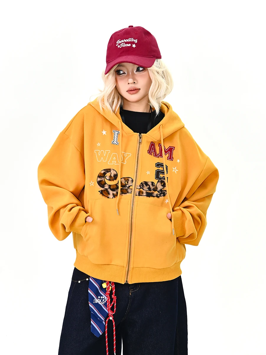 Модная свободная женская толстовка с буквенным принтом и леопардовым узором в стиле High Street, ретро-куртка, весна 2026, новинка, удобный свитшот
Модная свободная женская толстовка с буквенным принтом и леопардовым узором в стиле High Street, ретро-куртка, весна 2026, новинка, удобный свитшот