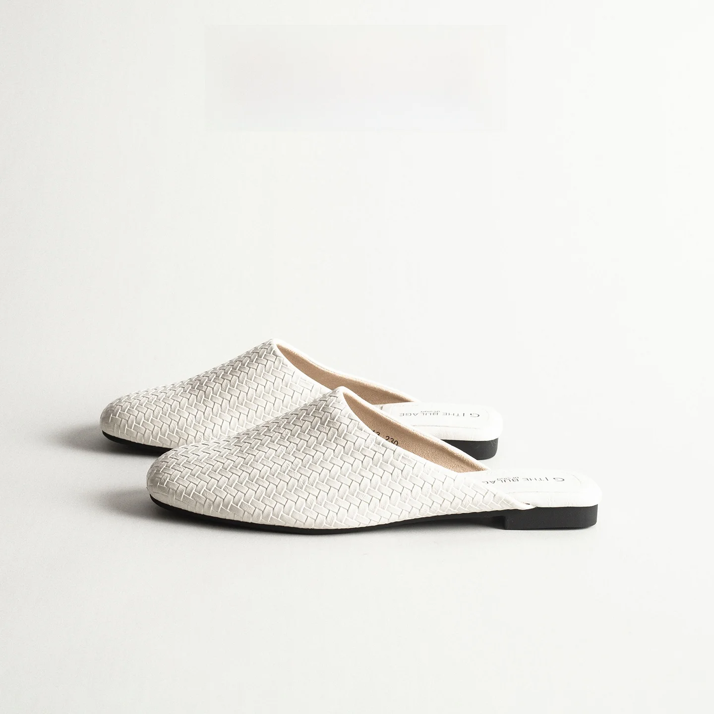 Real Leather Retro Woven Toe Cover Slippers Women's Spring Summer Flat Bottom Easy Wear Lazy Mule Shoes Cool Sandals
Real Leather Retro Woven Toe Cover Slippers Women's Spring Summer Flat Bottom Easy Wear Lazy Mule Shoes Cool Sandals